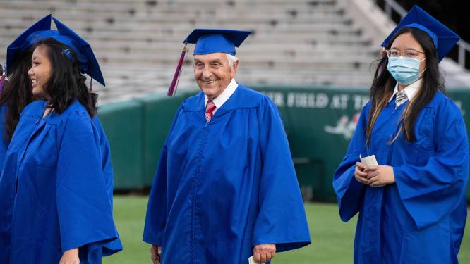 Bejaarde Amerikaan (78) krijgt na zestig jaar alsnog zijn schooldiploma