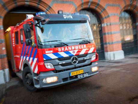 Bewoners vluchten via dakgoot uit brandende woning IJmuiden, twee gewonden