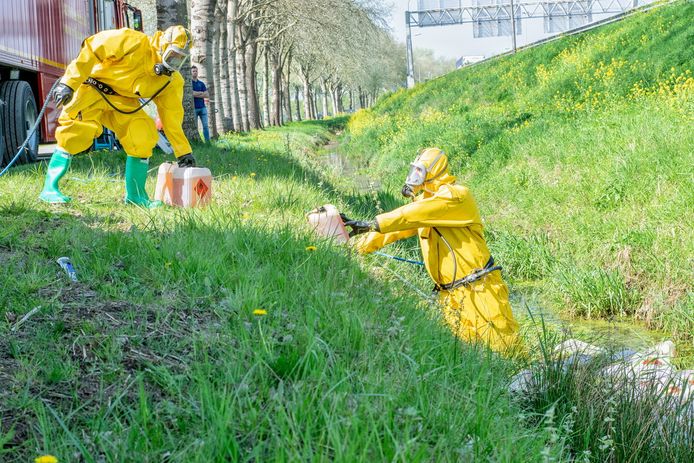 Een aantal van de nieuwe lichting vrijwilligers gaat zich bezig houden met dumpingen van drugsafval.