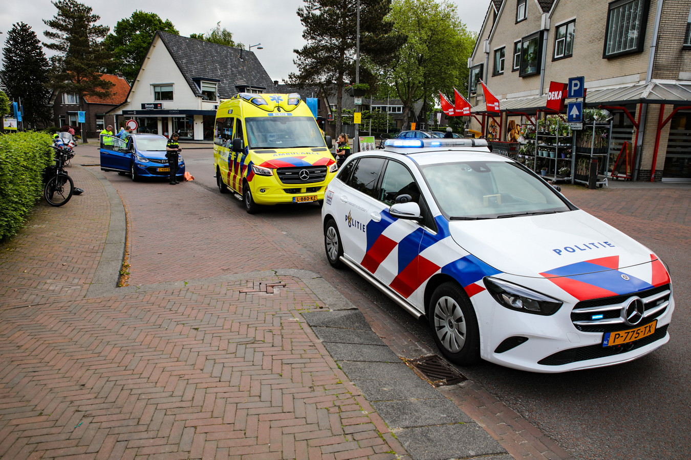 Fietser gewond bij botsing met auto in Ugchelen Foto destentor.nl