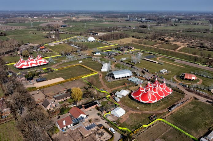 Nederland,  Schijndel, opbouw van popfestival Paaspop