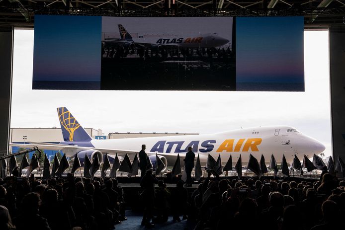 Beeld van de ceremonie bij de overdracht van de laatste gefabriceerde Boeing 747 aan Atlas Air.