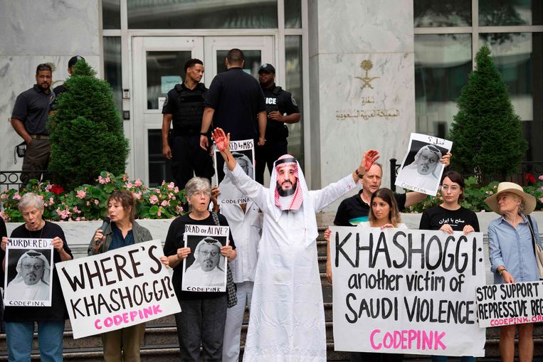 Een protest op de stoep voor de ambassade van Saoedi-Arabië in Washington DC. Beeld AFP