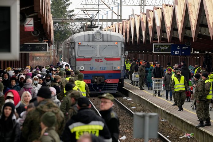 Oekraïense vluchtelingen komen met de trein aan in Przemysl, Polen.