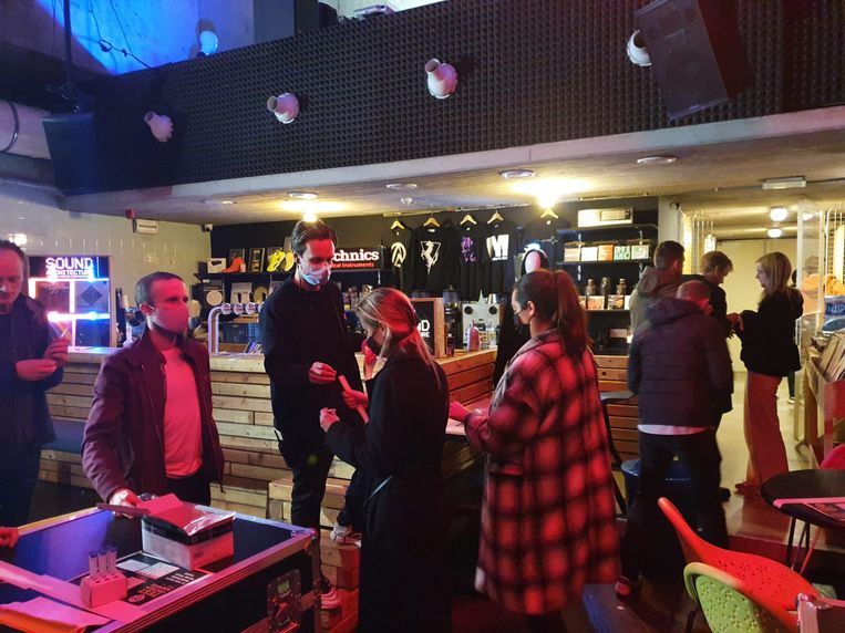 In Antwerpen blijft het mondmasker op.  Beeld GV