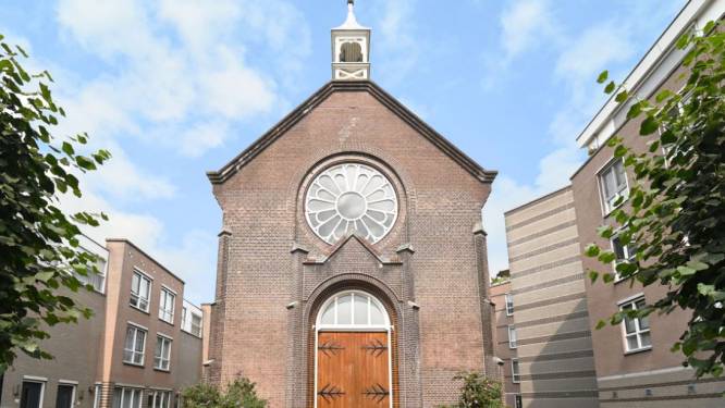 Het Dordtse ‘Kerkhuisje’ staat wéér te koop, nadat verkoop onverwachts klapte: ‘Je doet er weinig aan’
