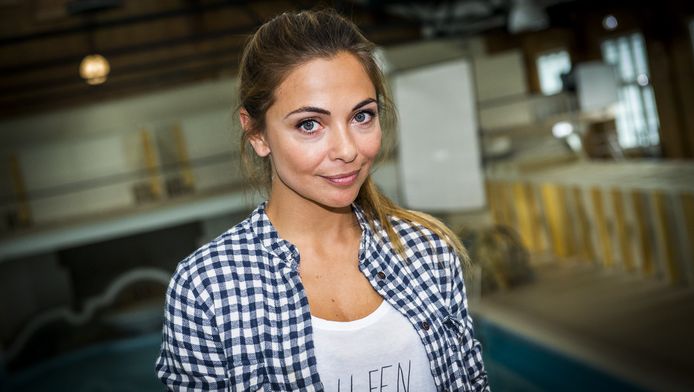 Georgina Experimenteert Met Laten Groeien Van Okselhaar Show Ad Nl