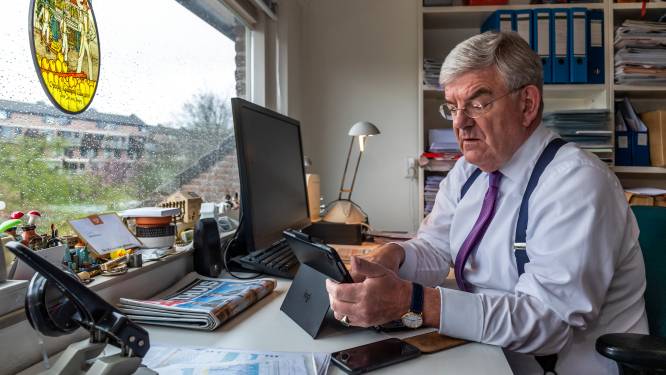 Ook de burgemeester werkt deze weken thuis, op zijn zolderkamertje