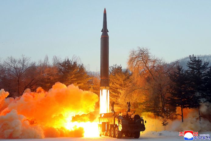 Archiefbeeld: De lancering van een hypersonische raket in Noord-Korea op 5 januari 2022.
