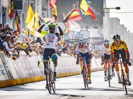 Biniam Girmay schrijft historie in Gent-Wevelgem: ‘Het was niet eens gepland dat ik deze wedstrijd zou rijden’