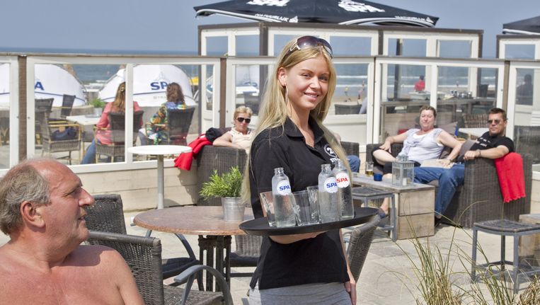 De horeca is de sector met relatief de meeste minimumloonbanen. Meer dan 1 op de 10 mensen in deze branche werkt tegen het minimumloon Beeld anp