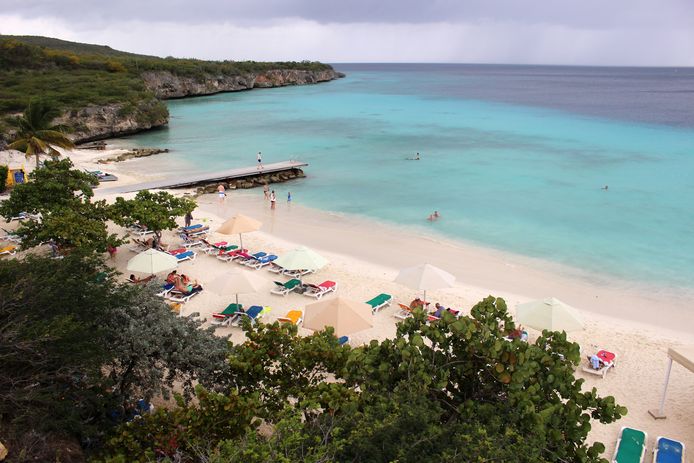 Het strand van Playa Porto Marie op Curaçao.