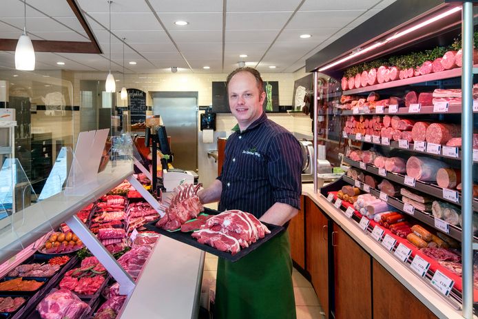 Slager Gijs Verveda in zijn zaak in Arnhem.