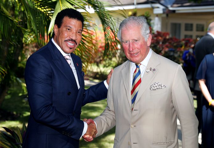 Lionel Richie en prins Charles zagen elkaar op Barbados, waar de Britse prins even op rondreis is.