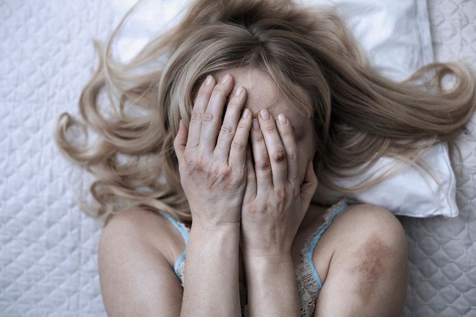 Tijdens een ruzie met zijn vriendin in Hardinxveld-Giessendam werd de vrouw naar eigen zeggen meermaals geslagen.