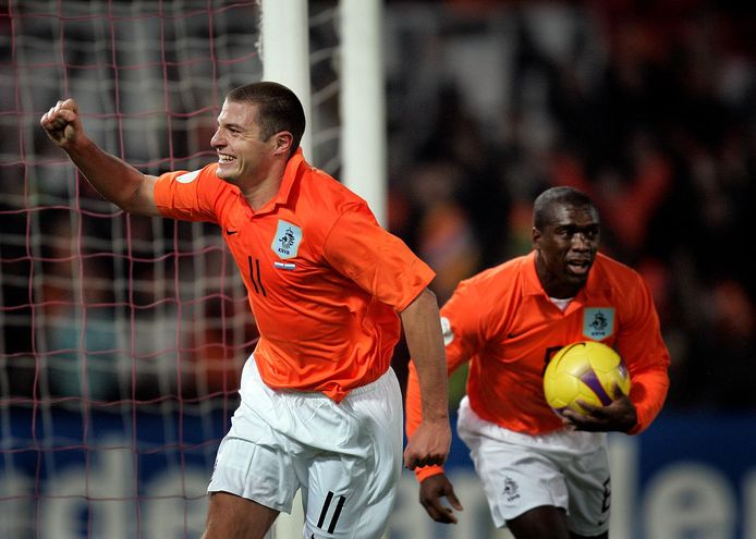 Danny Koevermans viert zijn enige interlandgoal, op 17 november 2007 tegen Luxemburg.