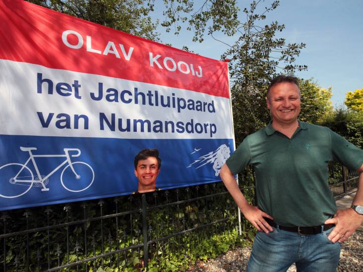 Pieter reisde naar Italië voor Giro-debuut Kooij: ‘Als Olav een etappe wint, hang ik altijd de vlag uit’
