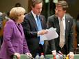Mark Rutte luistert bij zijn eerste Europese top in oktober 2010 mee met de toenmalige bondskanselier Angela Merkel en Britse premier David Cameron.