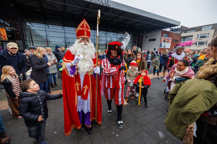 Sinterklaas was ineens in Dronten, zonder zijn trouwe schimmel overigens.