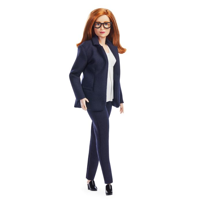 La poupée Barbie fabriquée à l'image de Sarah Gilbert, le professeur de l'Université d'Oxford qui a co-conçu le vaccin Oxford/AstraZeneca.