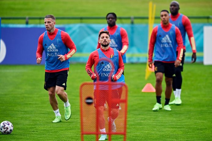 A dix jours de Belgique-France, Dries Mertens n'a pas encore joué la moindre minute cette saison.