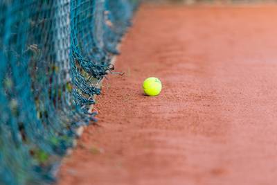 Helenaveense tennisclub baalt van diefstal terrasmeubels; ‘helaas niet gedekt door de inboedelverzek