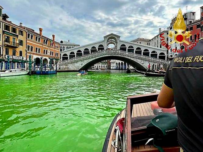 Felgroen gekleurd water in Venetië is niet gevaarlijk