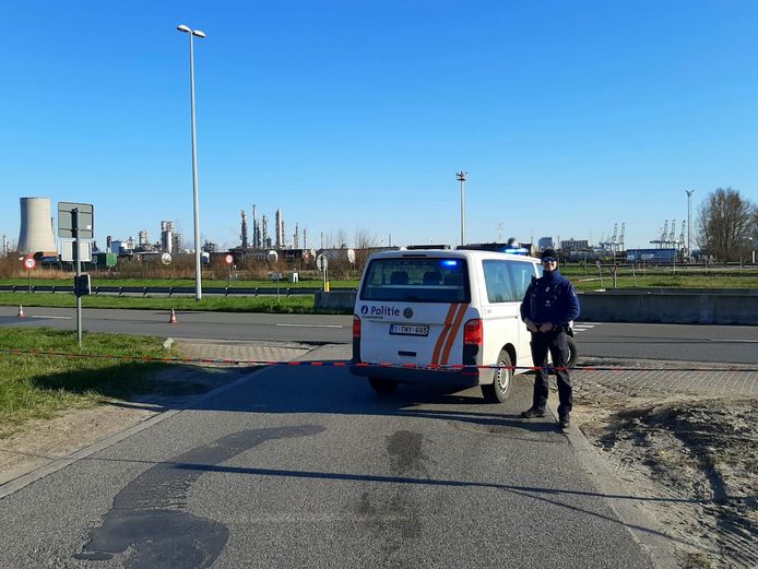 De enige Bevelandse grensovergang, tussen de Scheldelaan in België en de Grensweg in Nederland, werd in coronatijd al eens afgesloten. Straks mag doorgaand verkeer ook geen gebruik meer maken van de 'smokkelweg'.