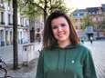Leuvense Kirsty (26) borduurt kleding voor een coronavaccin: “Winst volledig naar team van professor Neyts aan KUL”