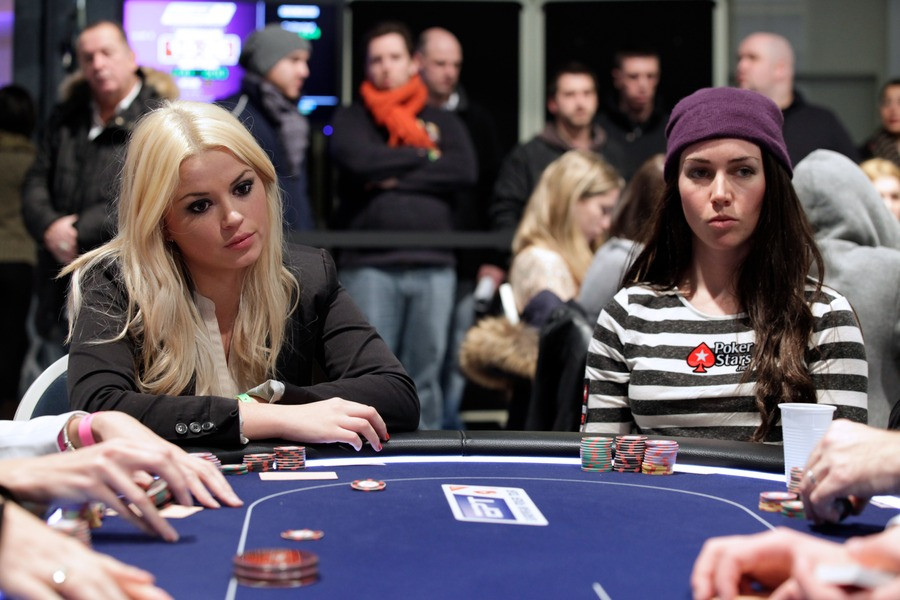zusjes-van-brabander-aan-zelfde-pokertafel-in-ladies-event-ept