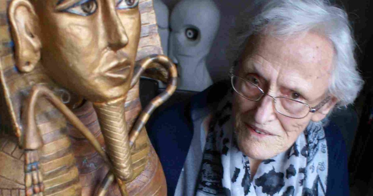 Lies Stokkermans (1929-2021) uit Lage Mierde zat met haar klei gewoon aan de keukentafel