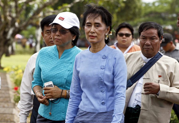 Aung San Suu Kyi (in het midden) zwijgt over de vluchtelingencrisis. Beeld EPA