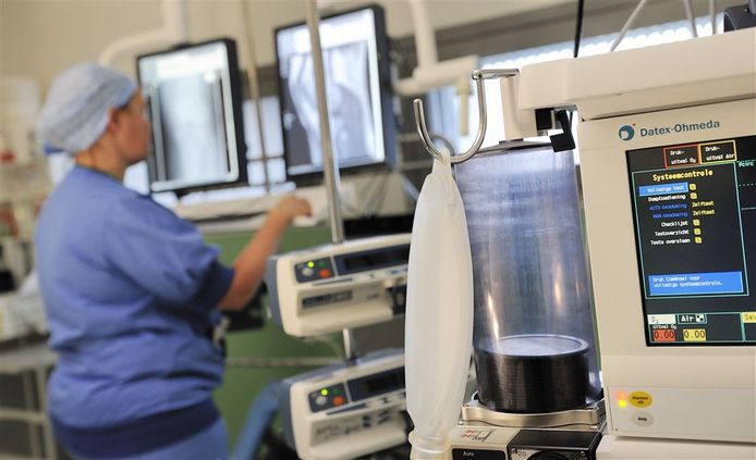 Het totaal aantal gemelde patiënten dat vanwege het coronavirus opgenomen is (geweest) in het ziekenhuis staat nu op 3.483