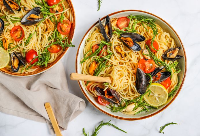 Spaghetti with samphire and mussels.