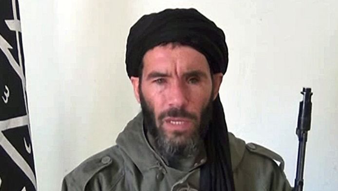 Mokhtar Belmokhtar, l'un des hommes les plus recherchés de la région et plusieurs fois donné pour mort, est toujours en vie, selon Le Drian.