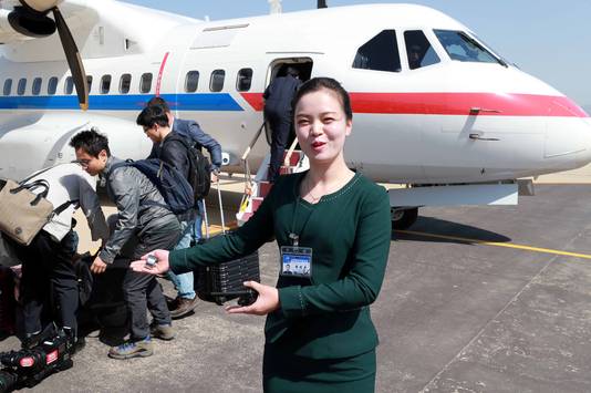 Zuid-Koreaanse journalisten onderweg naarPunggye-ri worden ontvangen in Noord-Korea.
