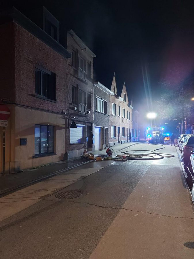 van-monsstraat-in-leuven-weer-open-voor-verkeer-foto-hln-be
