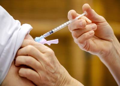 Komende twee weken dan toch (beperktere) vaccinaties in dertien grootste ziekenhuizen