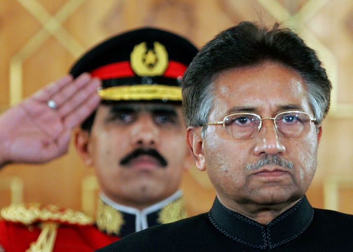 President Pervez Musharraf bij zijn beëdiging als president.