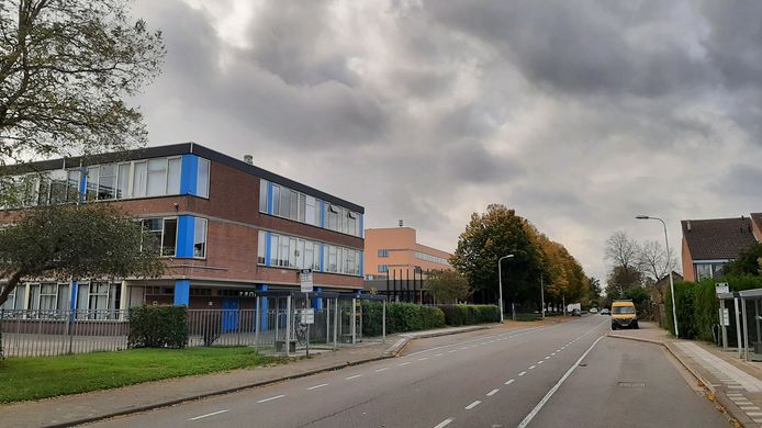 Een woonzorgcomplex op de plek waar nu het Lodewijk College staat kan volgens PvdA/GroenLinks de redding zijn voor het plan voor een zorgcampus.