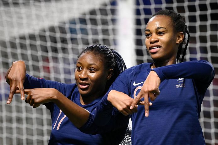 Marie-Antoinette Katoto viert haar goal.