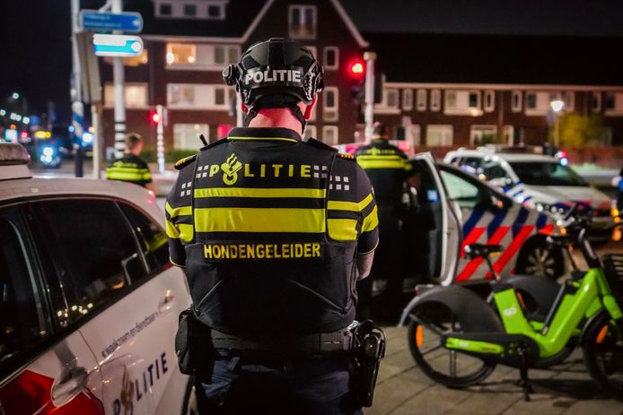 Een man veroorzaakte overlast in een flat aan de Leenderweg in Eindhoven. Daarbij vertoonde de man verward gedrag.