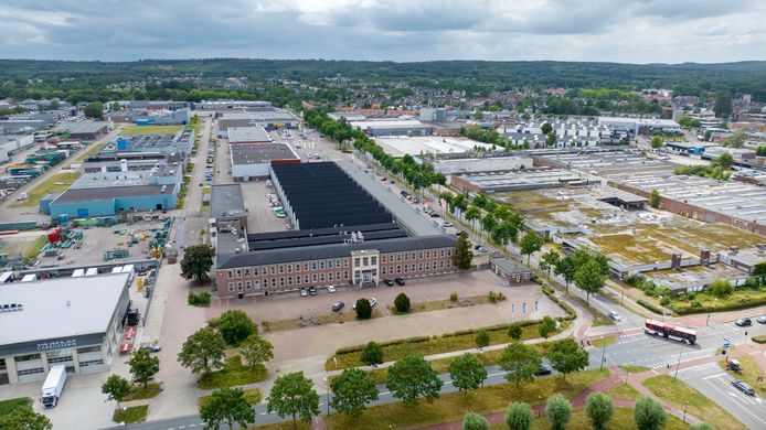 Het voormalige hoofdkantoor van BelCompany aan de Wageningselaan waar de gemeente Veenendaal tijdelijk 70 vluchtelingen onder gaat brengen.