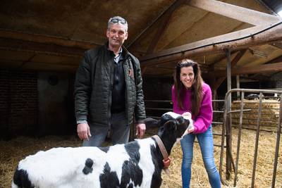 Boer Piet en veganist Marina spelen samen in voorstelling over boerendebat: ‘Er is voor alles wat te