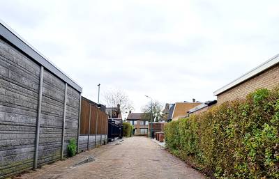 Twee paaltjes vergallen de verhoudingen tussen buren in Prinsenbeek: ‘Dit slaat nergens op’