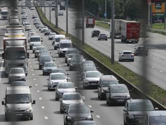 Drie kwartier file op de Brusselse Binnenring richting Itter: ongeval ter hoogte van Waterloo