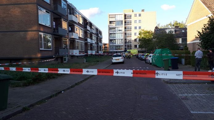 De Floriszstraat is afgezet vanwege het schietincident.
