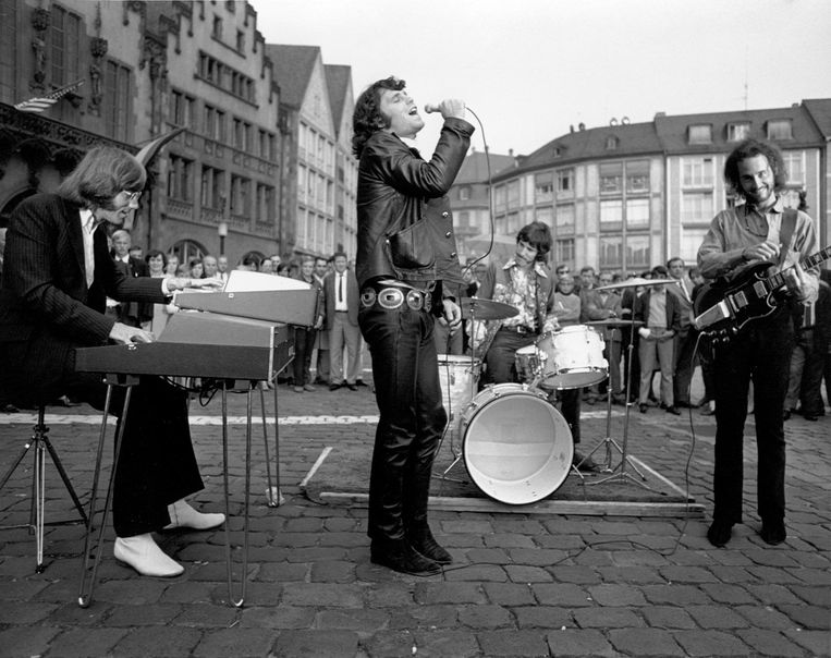 The Doors in hun begindagen in Frankfurt (1968), toen hun muziek alleen nog verscheen op vinyl. Beeld Michael Ochs / Getty 