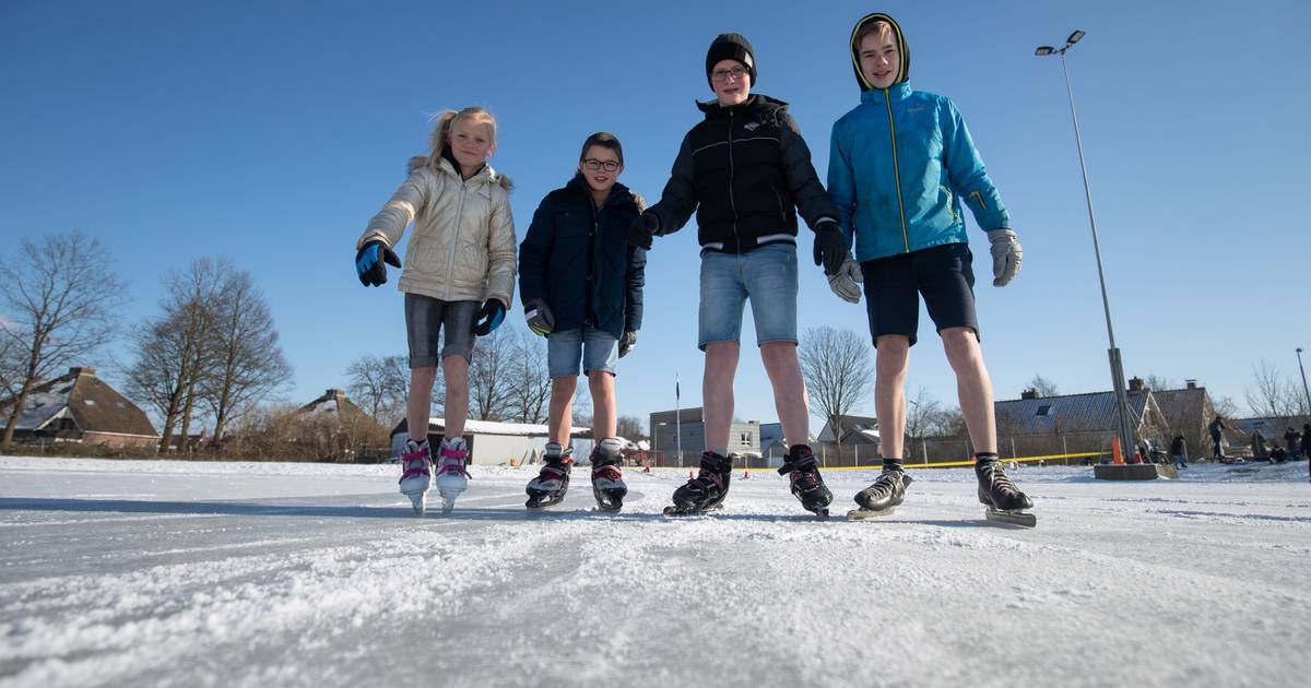 Claire Brandewijn meteoor Kinderen van basisschool uit Ens schaatsen in korte broek: 'Helemaal niet  koud' | Winterweer | destentor.nl