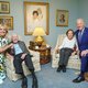 Wat is er aan de hand op deze bizarre foto van Joe en Jill Biden met ex-president Carter en zijn vrouw?